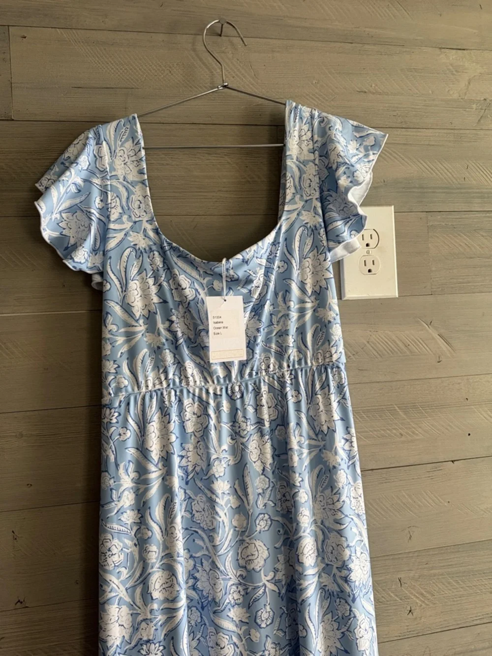 Light Blue Floral Maxi Dress with Square Neckline and Flutter Sleeves - Picture 4 of 8